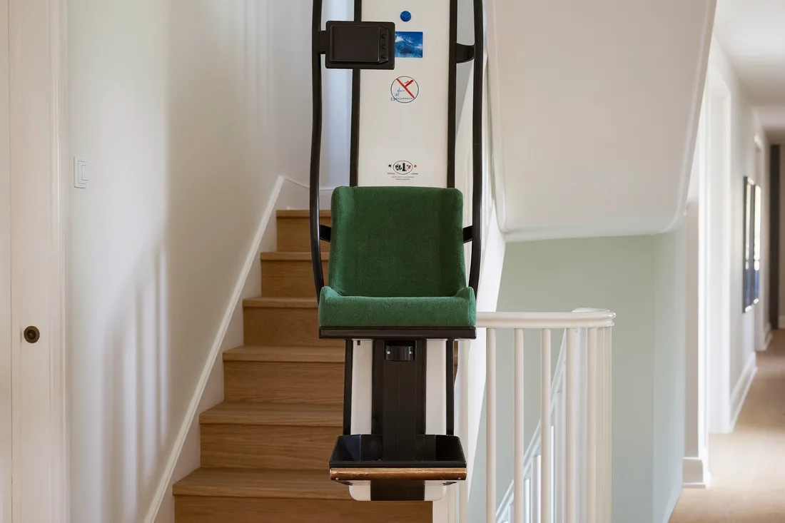 Traplift voor een rechte trap (sfeerbeeld)